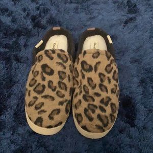 Dearfoams Cheeta print slip ons